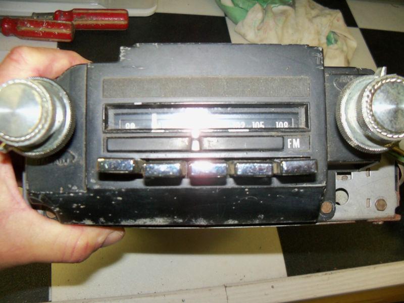 Working original 1971 cadillac am fm radio gm delco serviced with knobs 15cfpk2