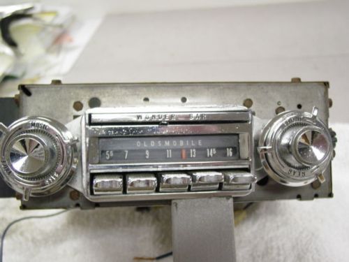 65 1965 olds wonderbar radio works!! very nice condition; near show quality!