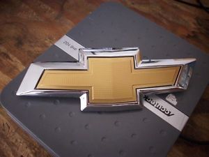 Chevy bowtie grill trunk emblem 42338226 gm