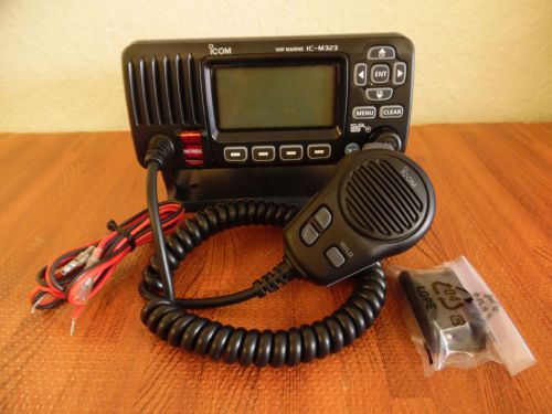 Icom ic-m323 marine fixed vhf radio w/built in gps - waterproof - tested