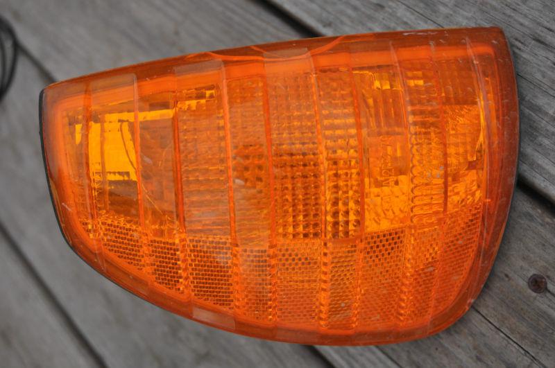 Mercedes 123 right side turn signal/running light/marker light