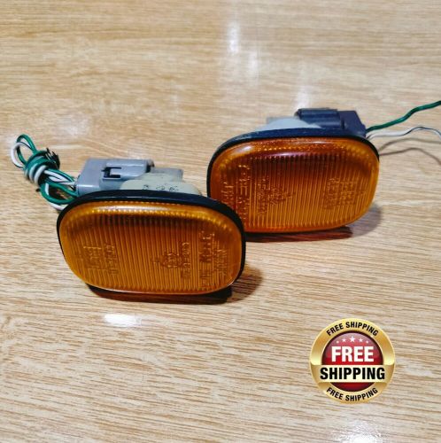 Toyota corolla 96/97 fender trun signal light {free shipping}