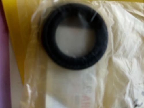 Yamaha new oem oil seal,s-type 93101-28m16-00