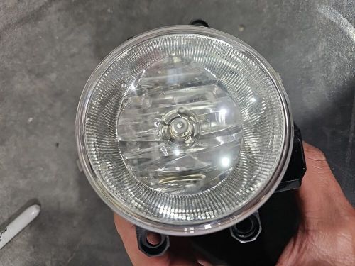 Fits 2014 - 2019 toyota highlander lh driver fog light 8122002160