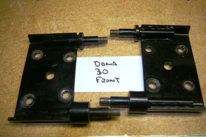 Leaf spring plates for dana 30 front axle dual posts