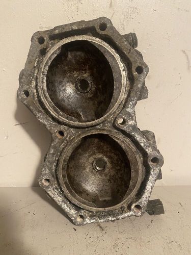 Johnson evinrude 85-90-115-140 cylinder head 0322865 crankcase assembly