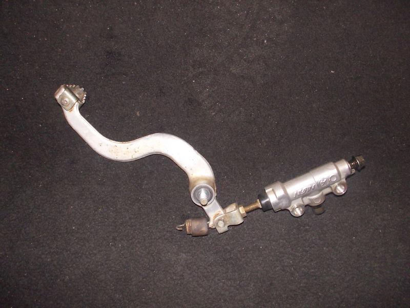 Rear brake master cylinder 1997 honda cr250r cr 250r assembly cr125r 97-01 oem