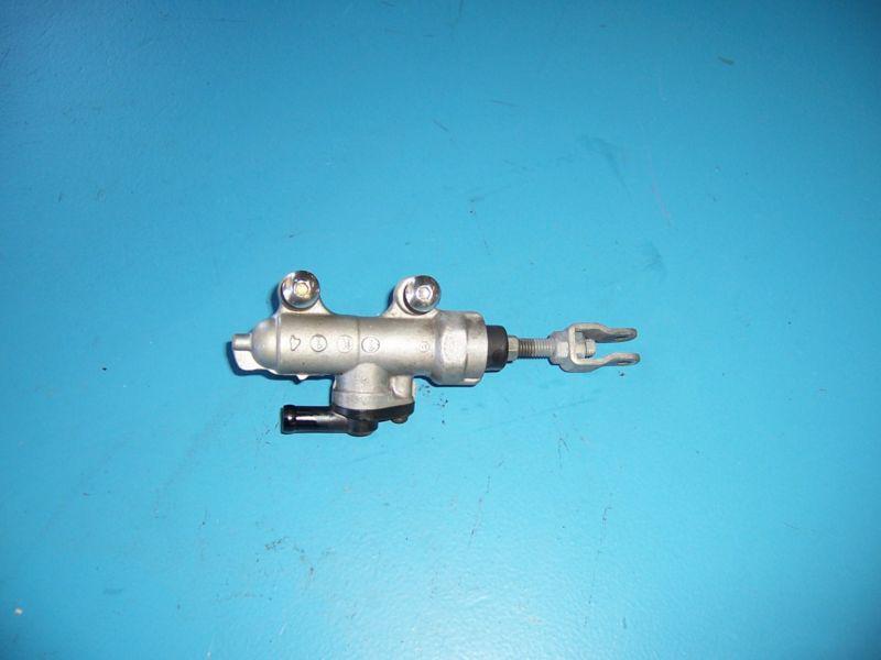 073 suzuki gsxr1000 gsxr 1000 01 02 rear master cylinder