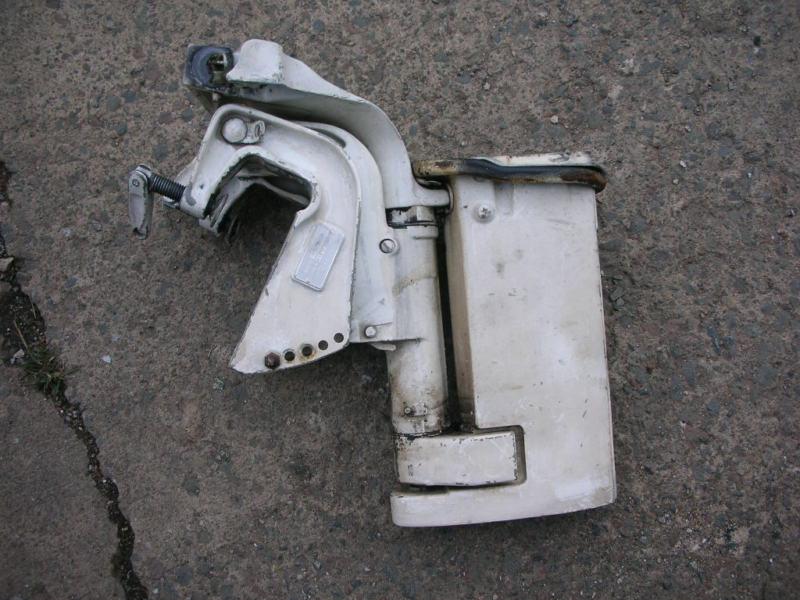  15 hp  1977 johnson  midsection transom swivel