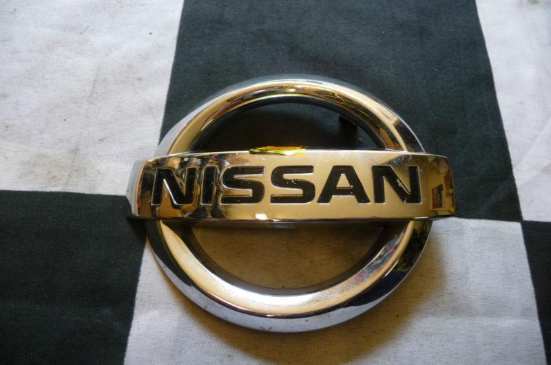 2004-2012 nissan sentra front grill grille emblem chrome 62890-6z500 oem oe