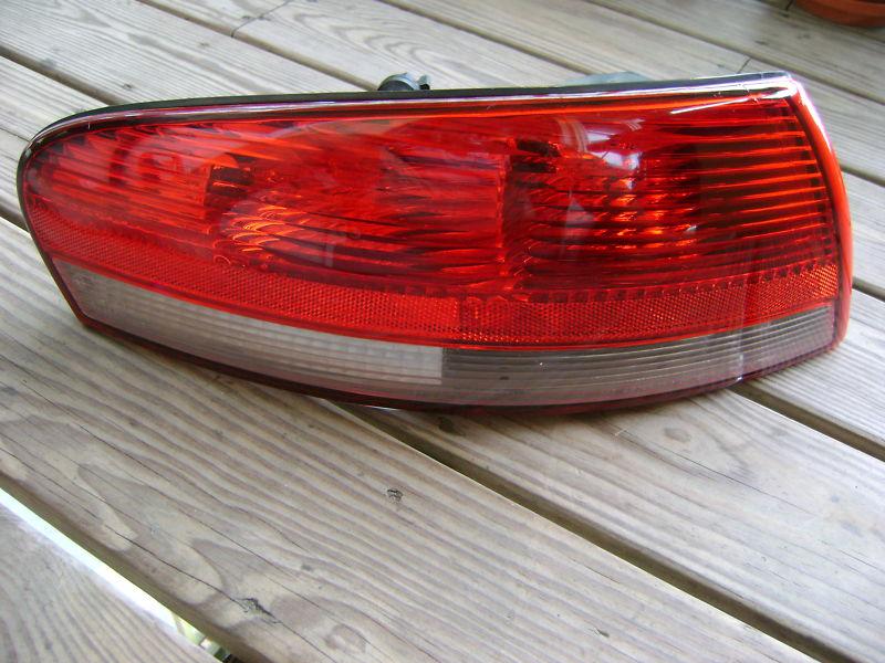 2001-2006 chrysler sebring convertible lh driver side tail light oem