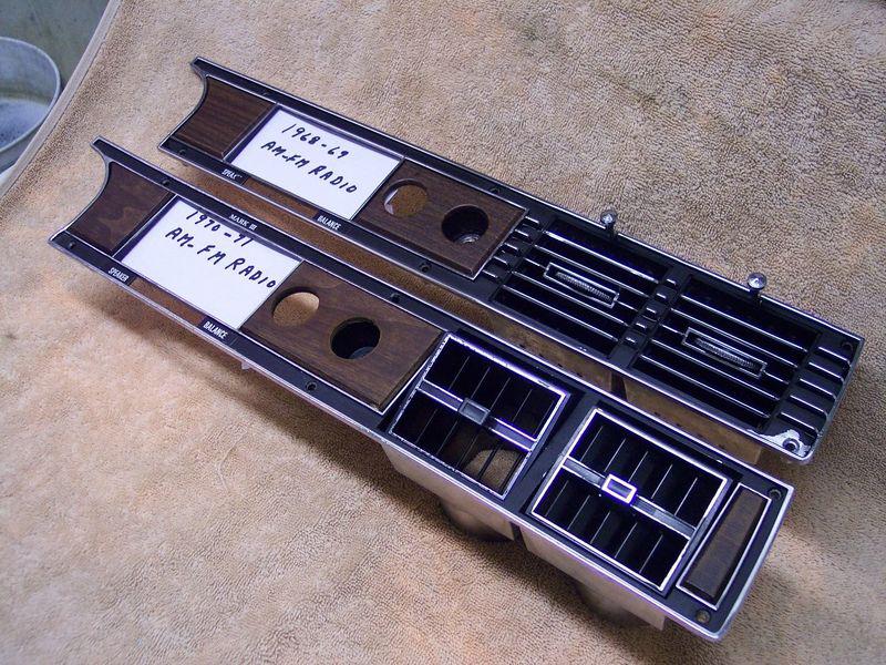 1968-69--1970-71 lincoln mark iii radio bezel with a/c vents good used