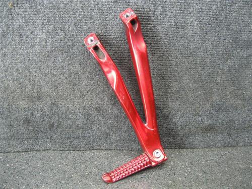 05 yamaha yzf r1 right rear peg & bracket 83i