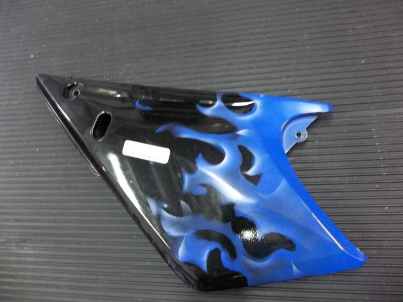 02 suzuki bandit 600 s - side cover right