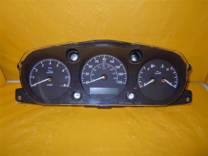 05 xj8 speedometer instrument cluster dash panel gauges 70,572