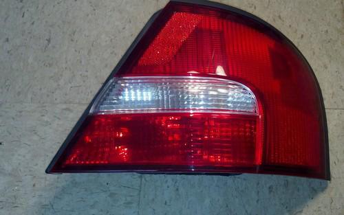 Nissan altima 2001 rh passenger side tail light