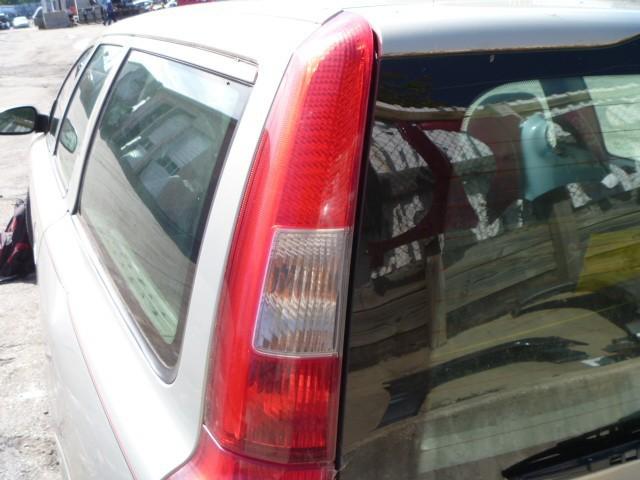 01 02 03 04 volvo v70 l. tail light sw upper