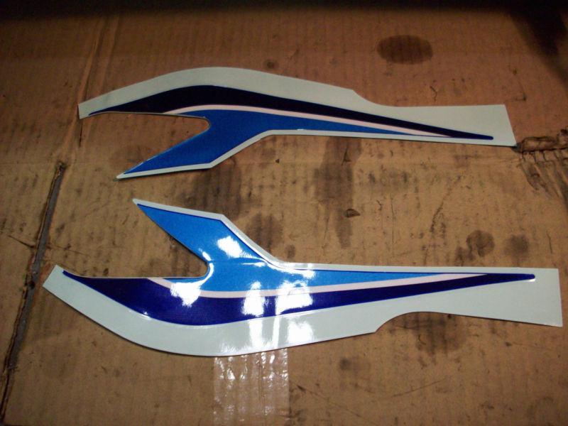 2004 t0 05 suzuki gsx-r600 cowling emblem 