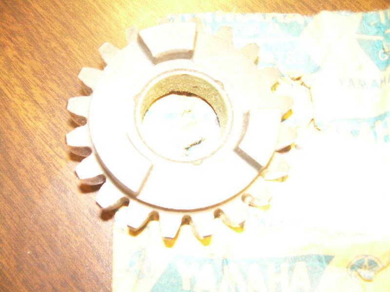 Nos yamaha 4th pinion gear ym2c / yds5 / ds6c / ds6b