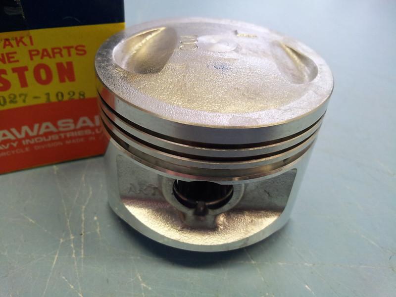 Kawasaki kz550 gpz 550 d h 1981-1983 piston 2nd oversize 13027-1058 nos