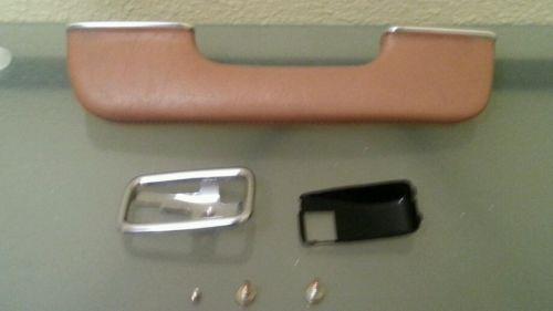 Mercedes w123  driver left front armrest palomino.