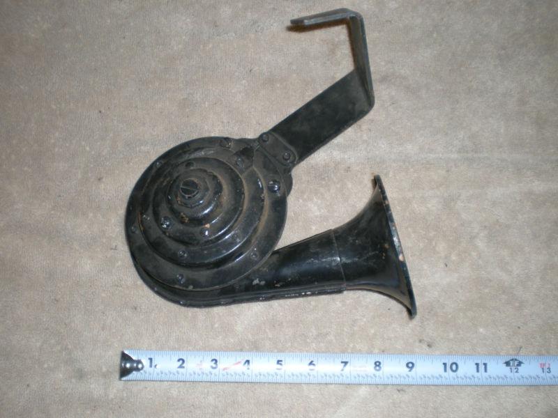 Vintage auto horn - works! - intact mount - nice black original enamel