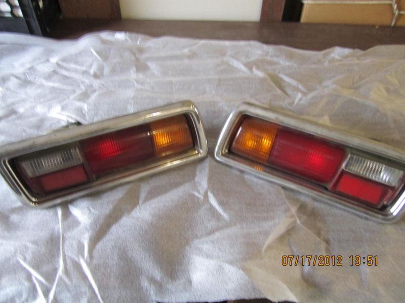 Toyota corolla sedan deluxe 75-79 1975-1979 tail light & bezel set rh & lh