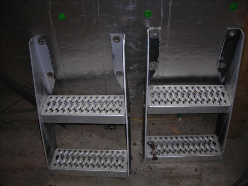 Aluminum step for semi