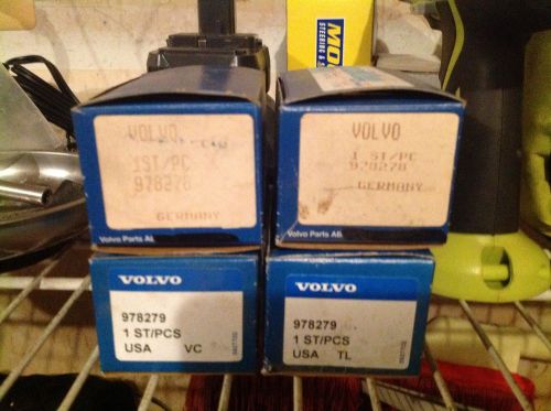 Volvo 978278 978279 headlamp bulb set (4) nos oem w/packaging