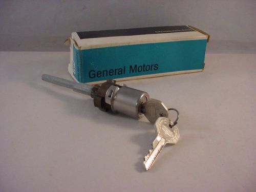 General motors sleeve exterior door handle lock cylinder &amp; keys in box