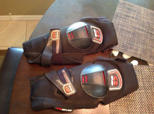 Evs knee brace size l