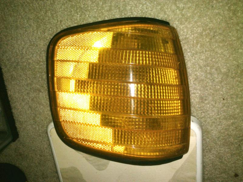 1305233082 mercedes right front turn signal 