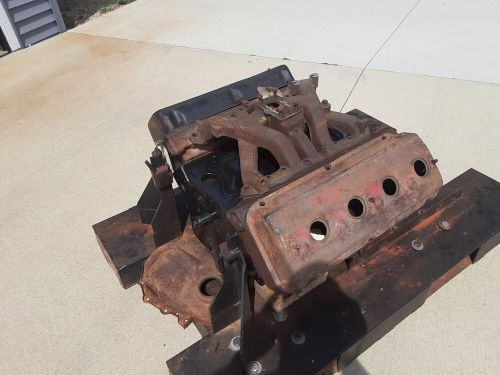 315 hemi  d500 block, 241 heads, bump valve covers display or mock up engine