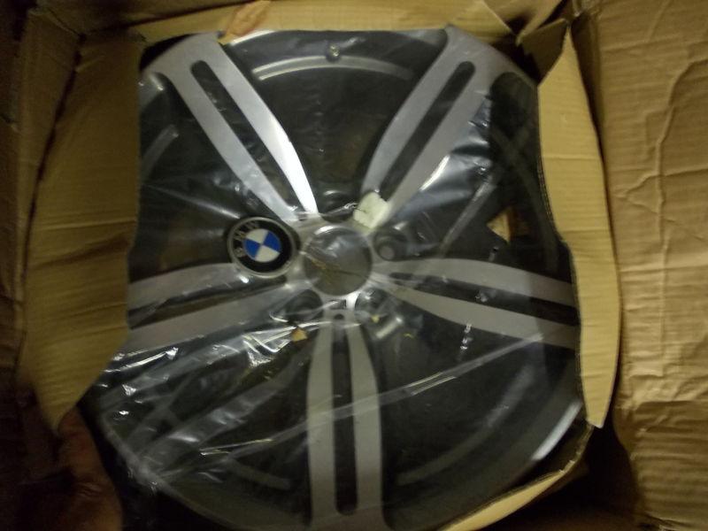 New 04+ bmw e63 m6 rear wheel 19" w center cap 