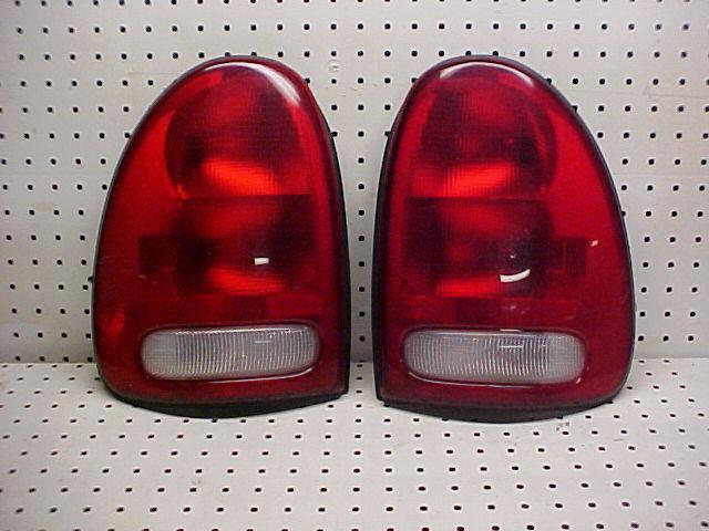 Tail lights 1998 dodge caravan