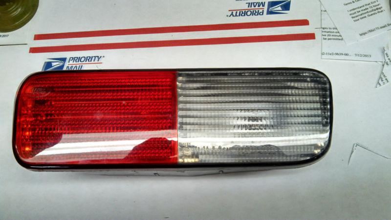 Land rover discovery ii  right bumper tail light taillight assembly