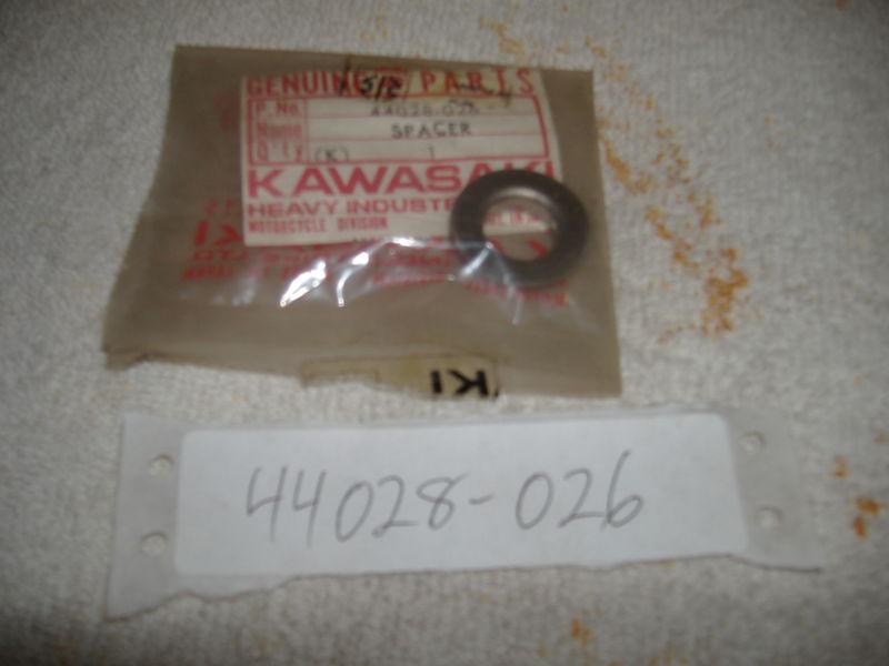 44028-026  new kawasaki  spacer-fork sp guide kh400, s2, s3