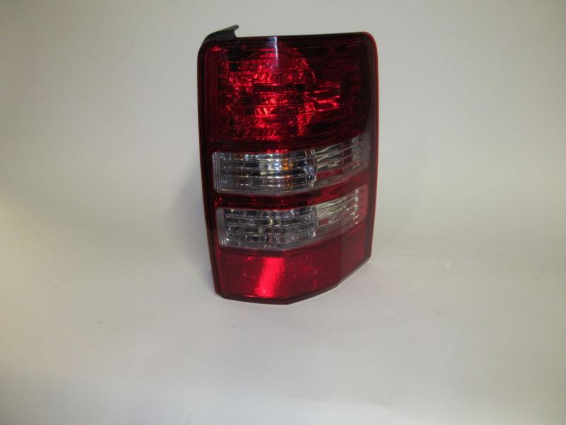 08 09 2010 2011 jeep liberty oem right tail light nice!