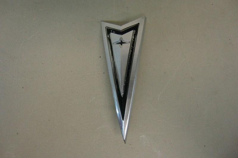 1966 1967 pontiac lemans chrome arrow hood ornament. part # 9783370 trim molding