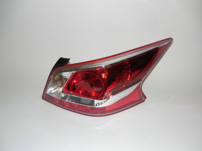 2013 nissan altima oem right tail light nice!