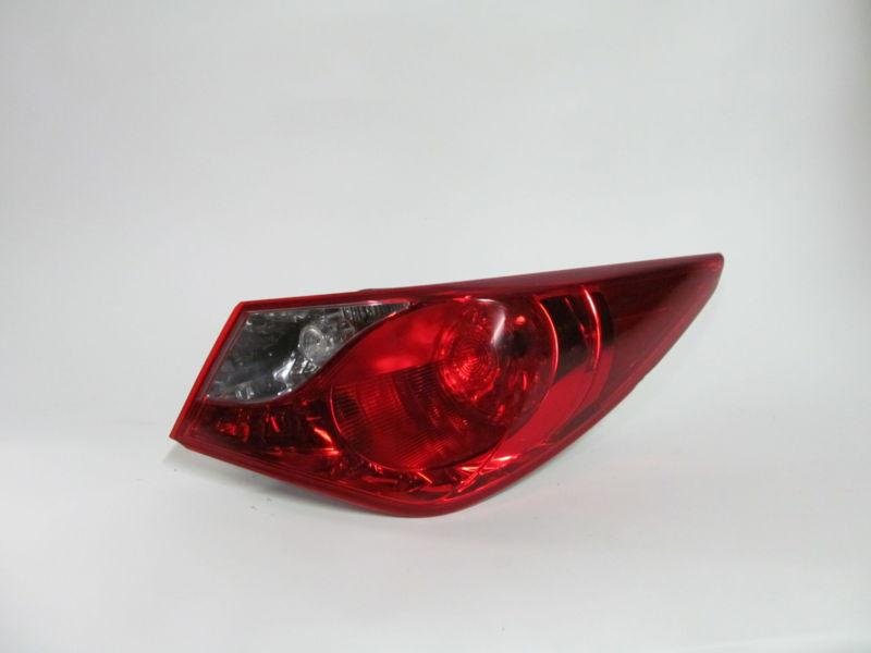 2010 2011 2012 hyundai sonata oem right tail light nice!