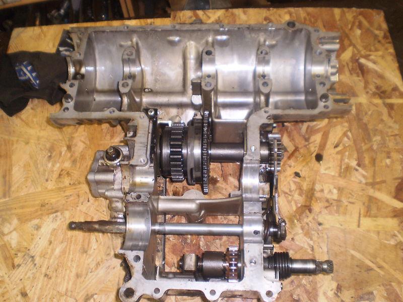 Honda cb550 engine lower crankcase transmission half w/ some gears