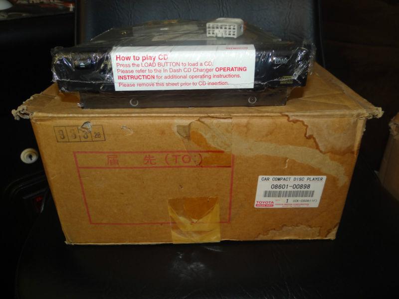 Toyota car compact disc player 08601-00898 new!!