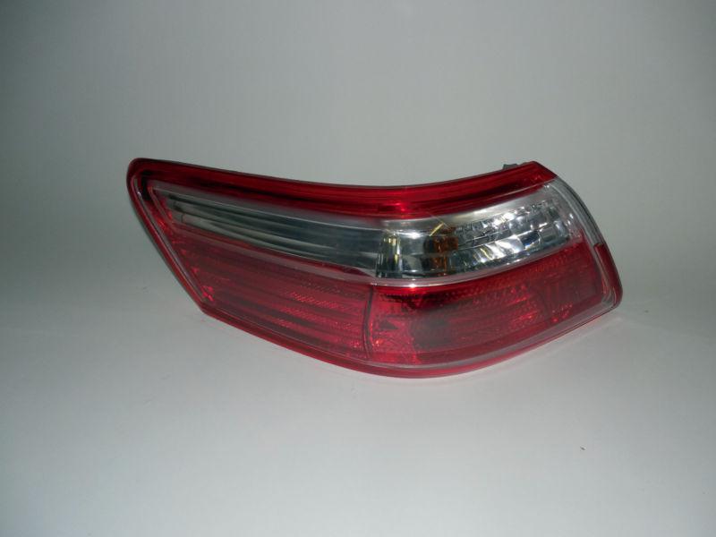 07 08 09 toyota camry oem left tail light nice!