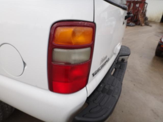 Tail light 00 01 02 03 suburban 1500 2500 01 02 03 tahoe yukon yukon 1500, left