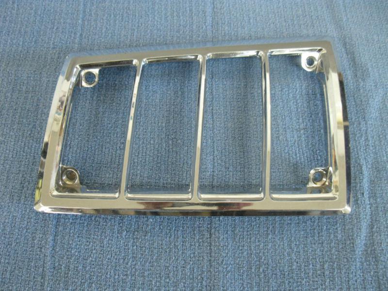 1973 oldsmobile 88 98 rh cornering light bezel  nos  ?  913