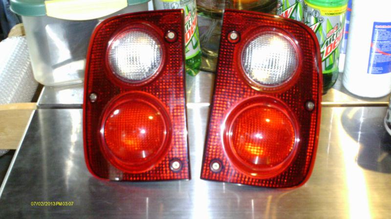 Pair lh&rh taillight lenses 2003 range rover freelander. great condition!!