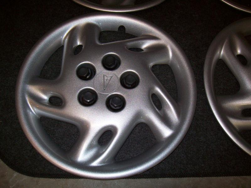 Pontiac grand am, sunfire 14 inch hubcap 1995 to 1999