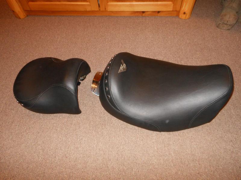 Harley davidson road king classic studded oem take off seat and pass. pillion