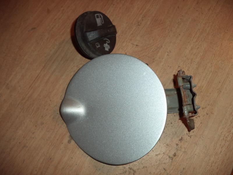 99 00 01 02 03 04 oldsmobile alero fuel door gas tank cap  silver